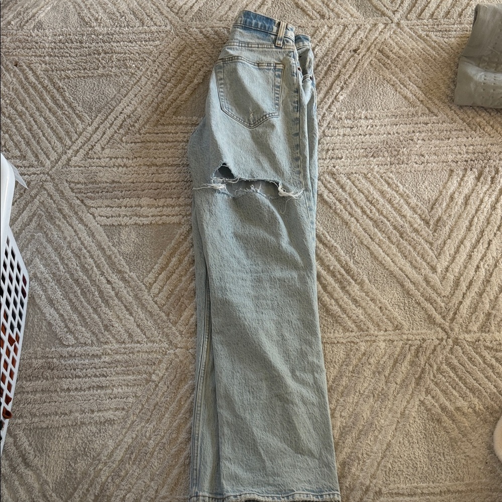 Abercrombie 90’s straight ultra high rise size 27 Jeans - ripped back thigh